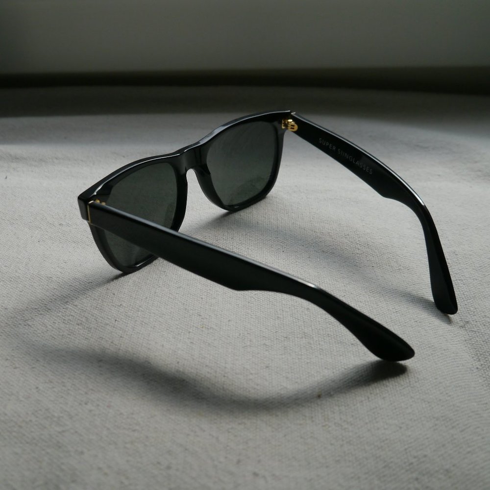 Super Classic Sunglasses (Black)